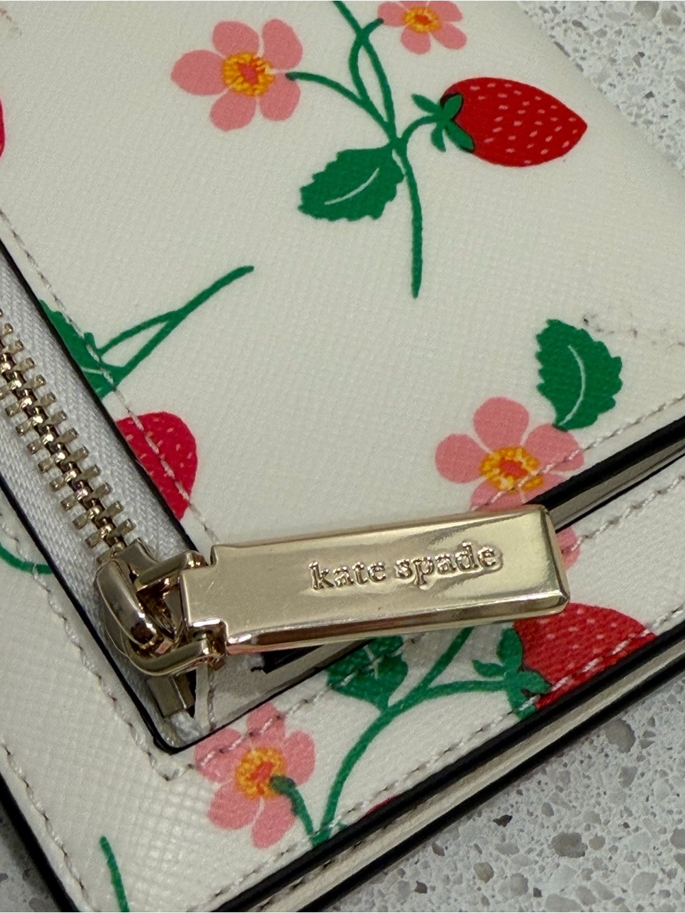 Kate Spade New York Strawberry Bifold Wallet Pink Red Berries NWOT Leather - Picture 7 of 12